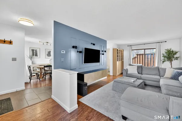 $249,900 | 104 Carriage House, Unit 104, Enfield, CT 06082