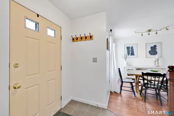 $249,900 | 104 Carriage House, Unit 104, Enfield, CT 06082