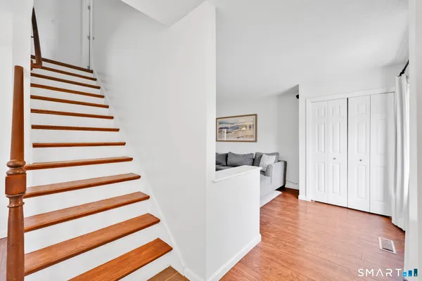 $249,900 | 104 Carriage House, Unit 104, Enfield, CT 06082