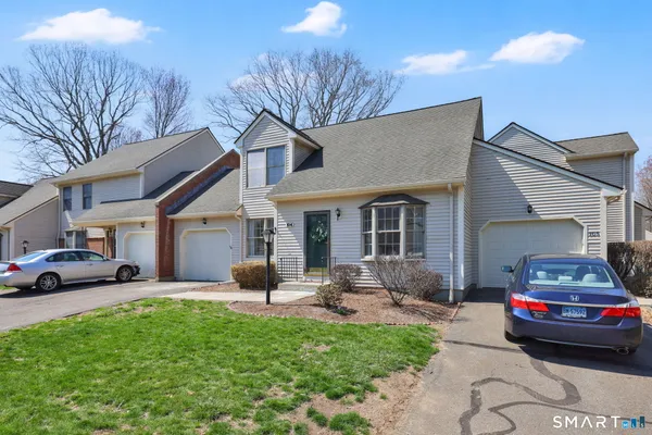 $249,900 | 104 Carriage House, Unit 104, Enfield, CT 06082