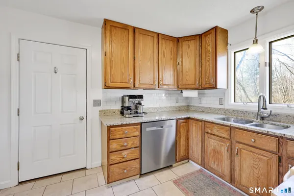 $249,900 | 104 Carriage House, Unit 104, Enfield, CT 06082