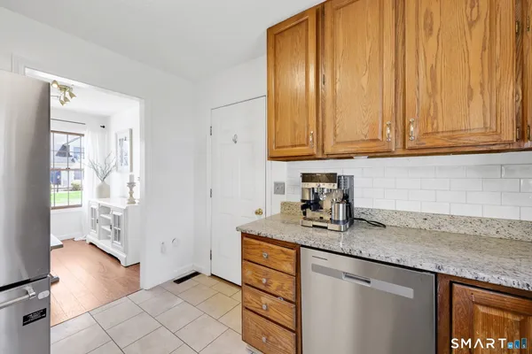 $249,900 | 104 Carriage House, Unit 104, Enfield, CT 06082