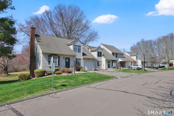 $249,900 | 104 Carriage House, Unit 104, Enfield, CT 06082