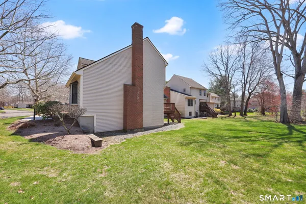 $249,900 | 104 Carriage House, Unit 104, Enfield, CT 06082