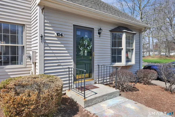 $249,900 | 104 Carriage House, Unit 104, Enfield, CT 06082