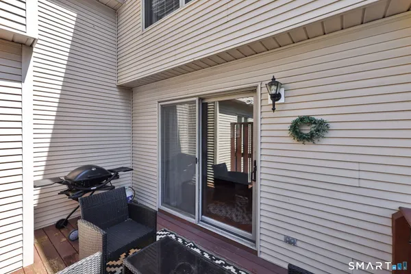 $249,900 | 104 Carriage House, Unit 104, Enfield, CT 06082