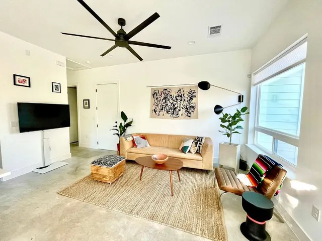 $3,500 | 910 Gullett Street, Unit 2, Austin, TX 78702