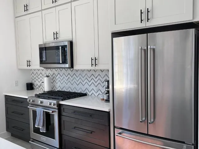 $3,500 | 910 Gullett Street, Unit 2, Austin, TX 78702