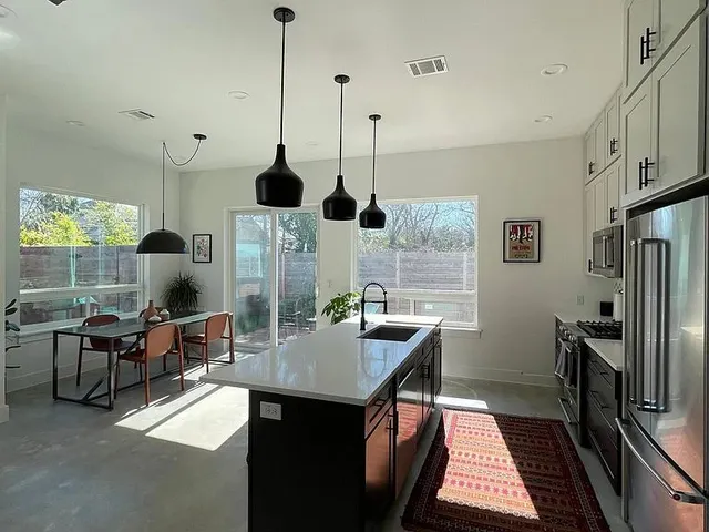 $3,500 | 910 Gullett Street, Unit 2, Austin, TX 78702