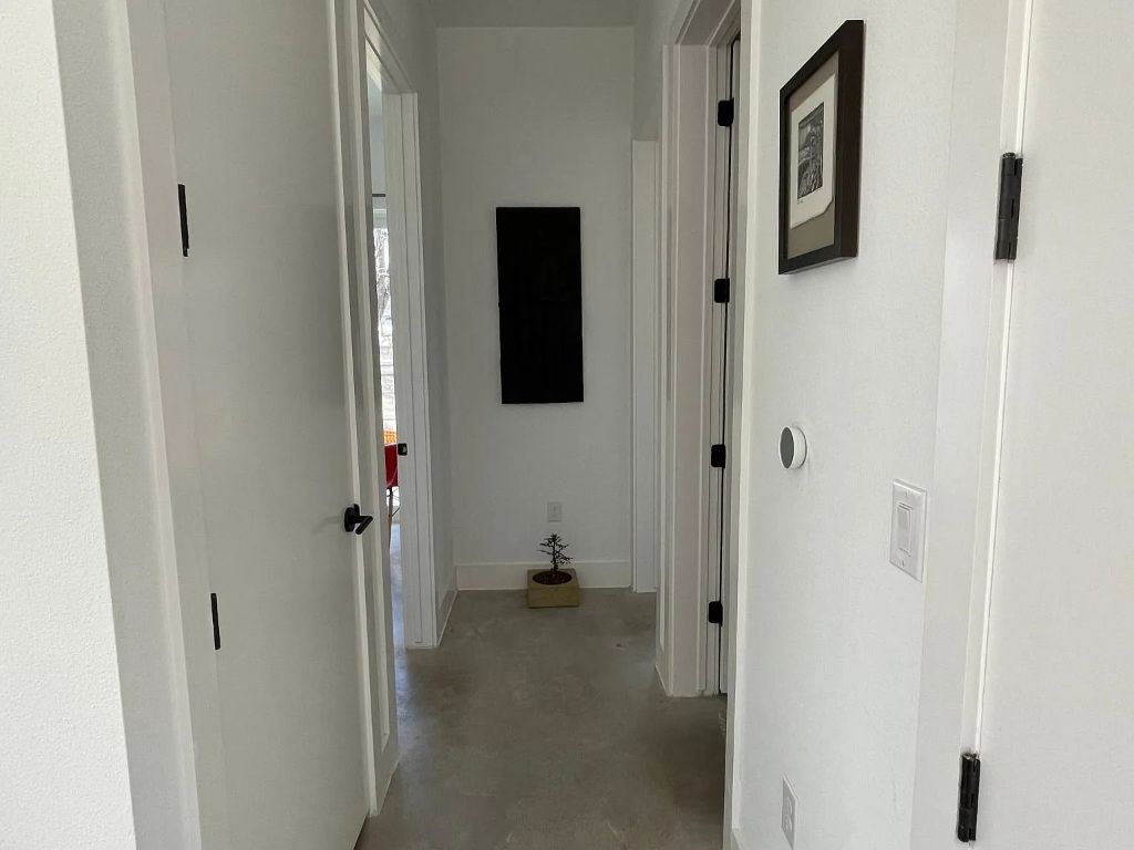 910 Gullett Street, Unit 2 Austin, TX 78702 - Photo 9 of 19 Corridor featuring concrete flooring and baseboards