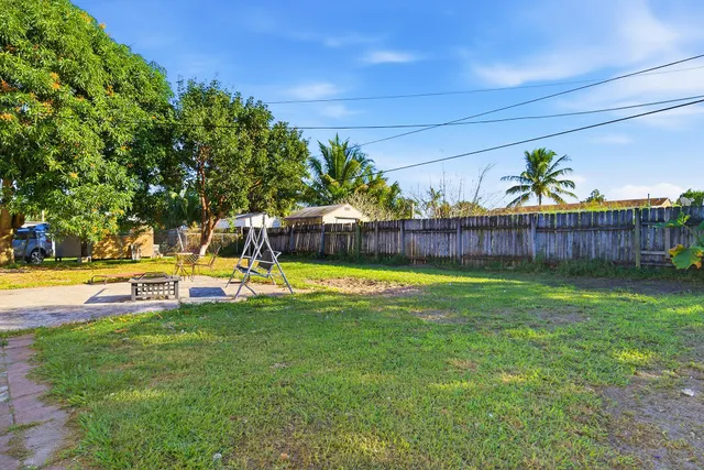 $650,000 | 333 Mid Pines Road, Palm Springs, FL 33461