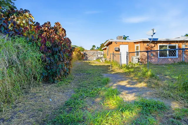 $650,000 | 333 Mid Pines Road, Palm Springs, FL 33461