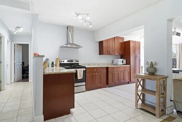 $650,000 | 333 Mid Pines Road, Palm Springs, FL 33461