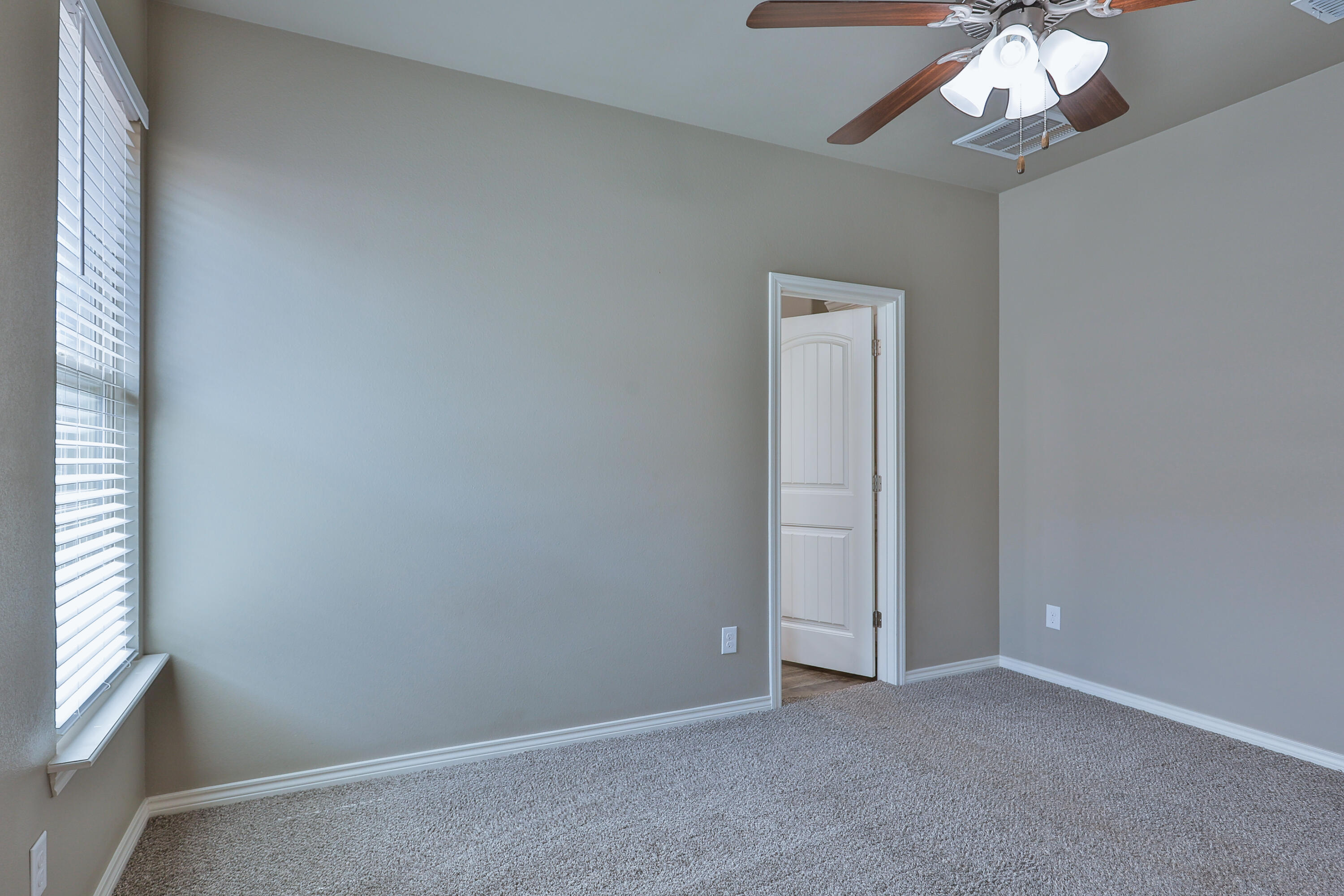 9804 Avenue R Lubbock, TX 79423 - Photo 10 of 23 9804-Ave-R-011