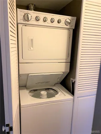 $1,100 | 2506 Creve Coeur Mill Road, Unit 6, Maryland Heights, MO 63043