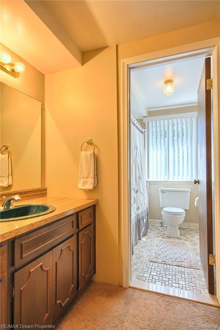 14125 Newburgh Road Livonia, MI 48150 - Photo 23 of 30 Bathroom.jpg