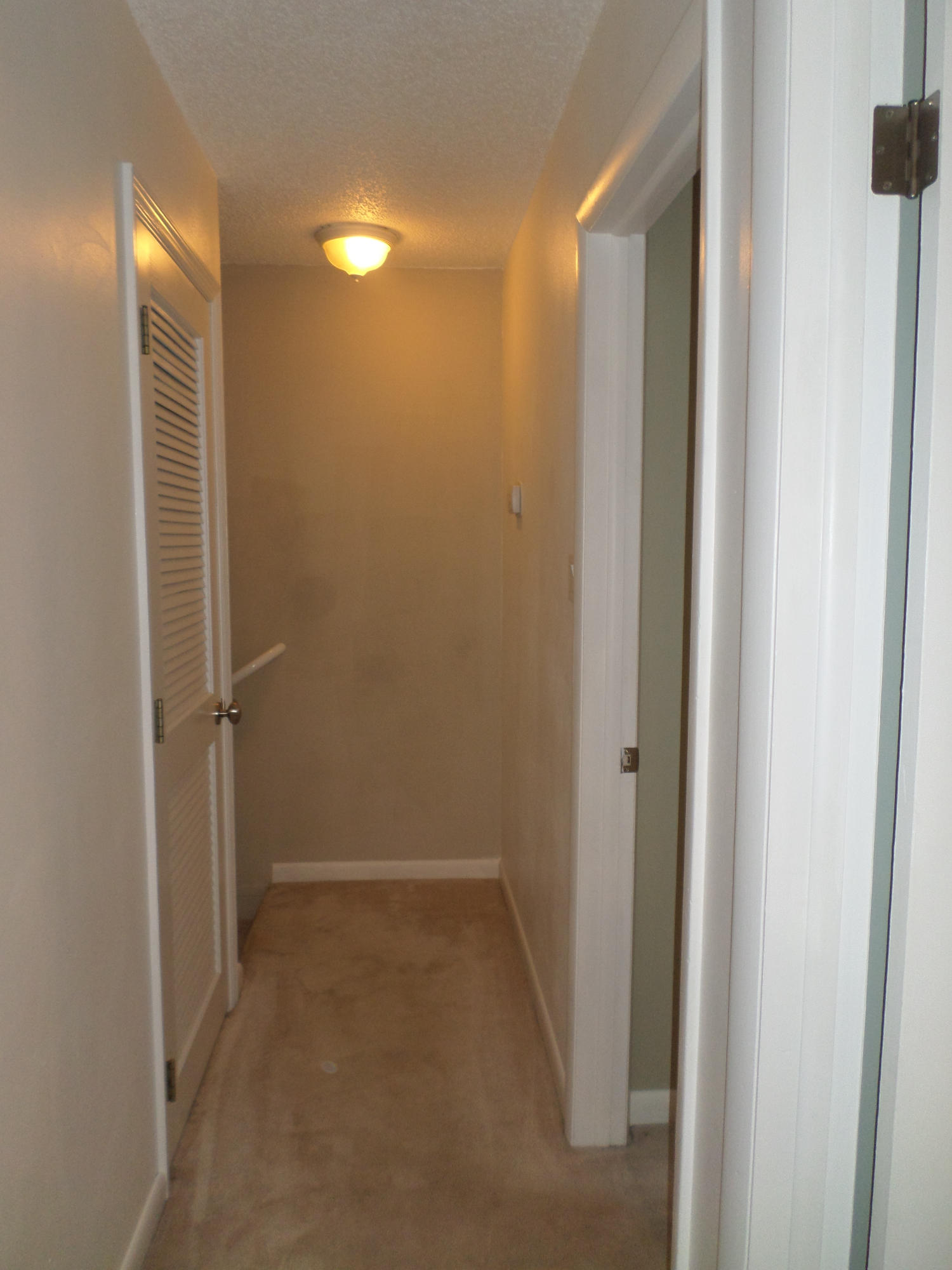 40 High Point Road, Unit C104 Tavernier, FL 33070 - Photo 19 of 25 Upstairs Hallway