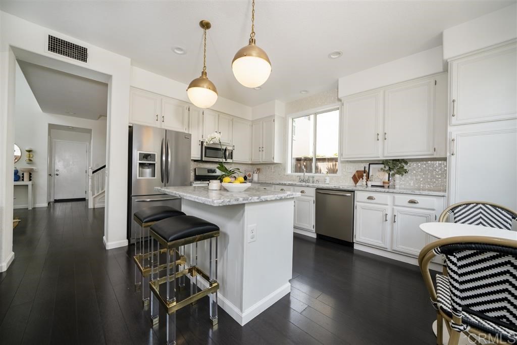 120 Venetia Way Oceanside, CA 92057 - Photo 7 of 25