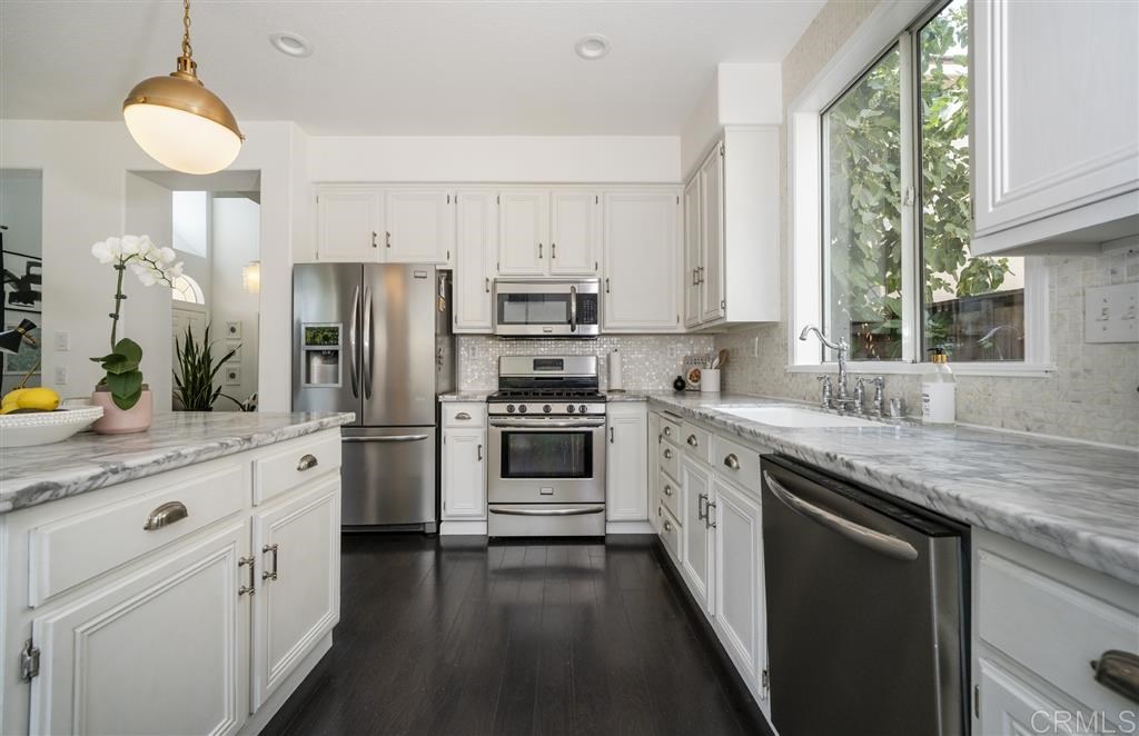 120 Venetia Way Oceanside, CA 92057 - Photo 9 of 25