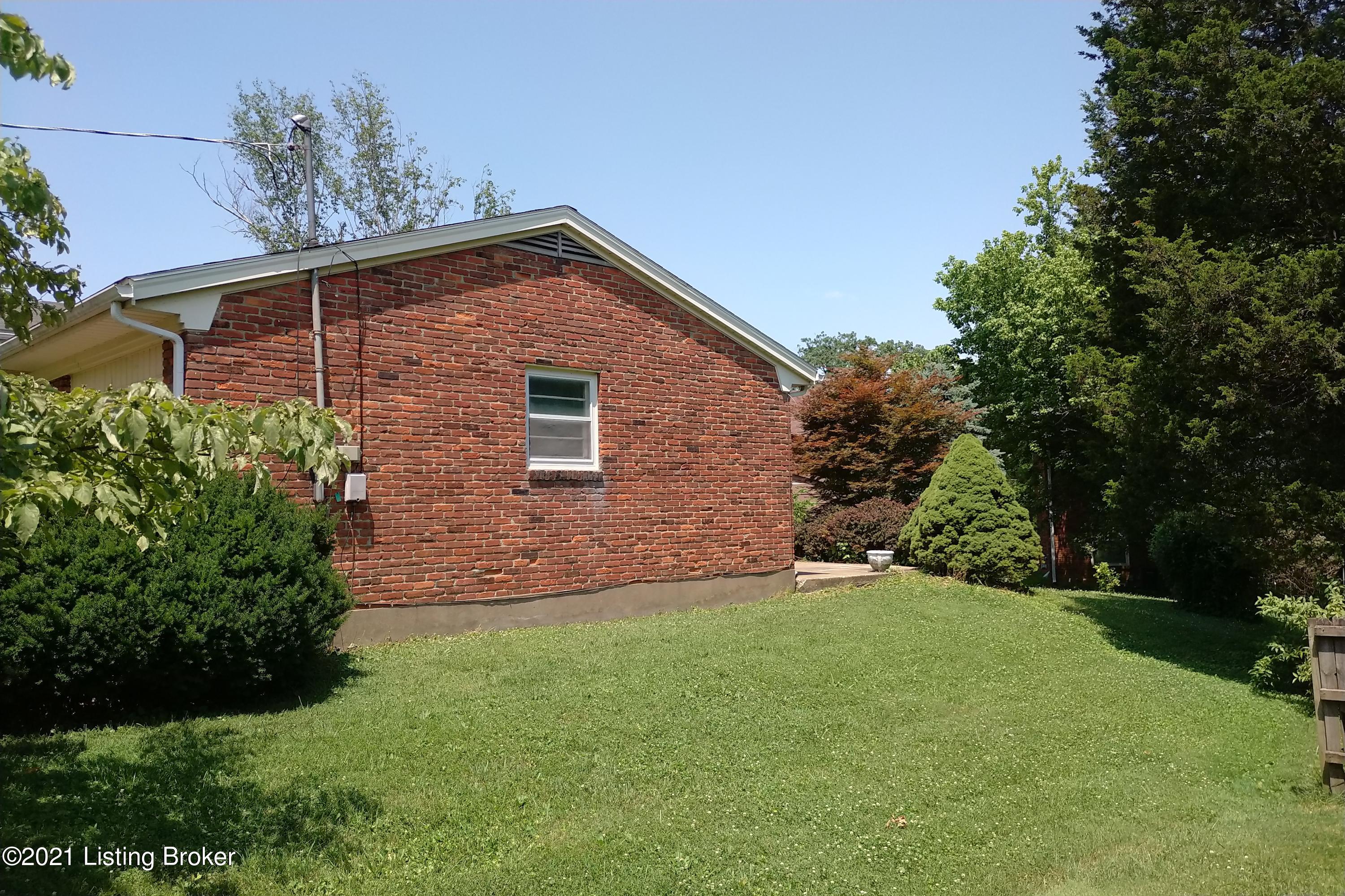 6503 Ridge Cliff Road Louisville, KY 40228 - Photo 4 of 55 SideView1