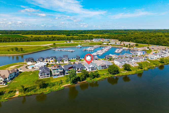 305 Leeward Way Ottawa, IL 61350 - Photo 7 of 53 a view of an ocean and city