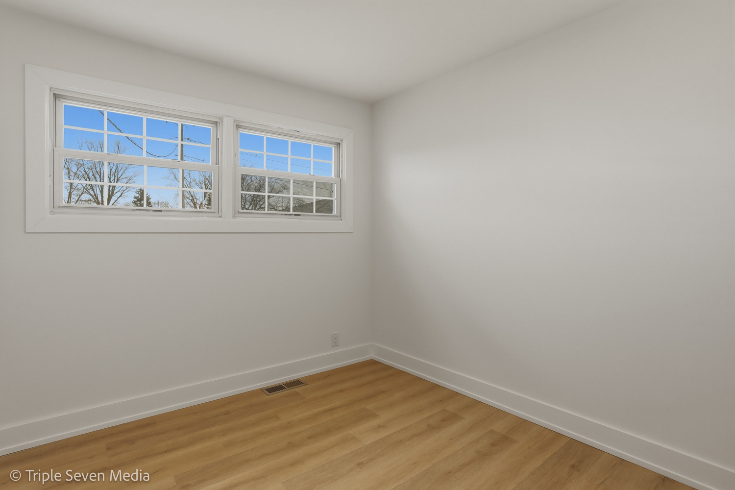 5831 81st Place Burbank, IL 60459 - Photo 16 of 31 a view of an empty room with wooden floor and a window