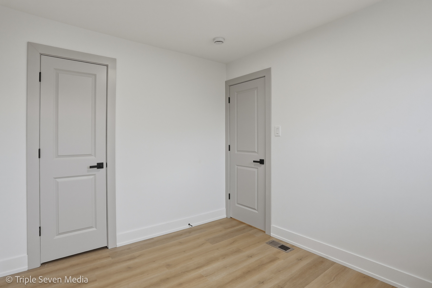 5831 81st Place Burbank, IL 60459 - Photo 17 of 31 a view of an empty room