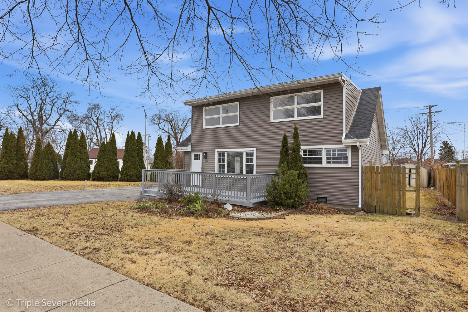 5831 81st Place Burbank, IL 60459 - Photo 2 of 31 a view of a house with a yard