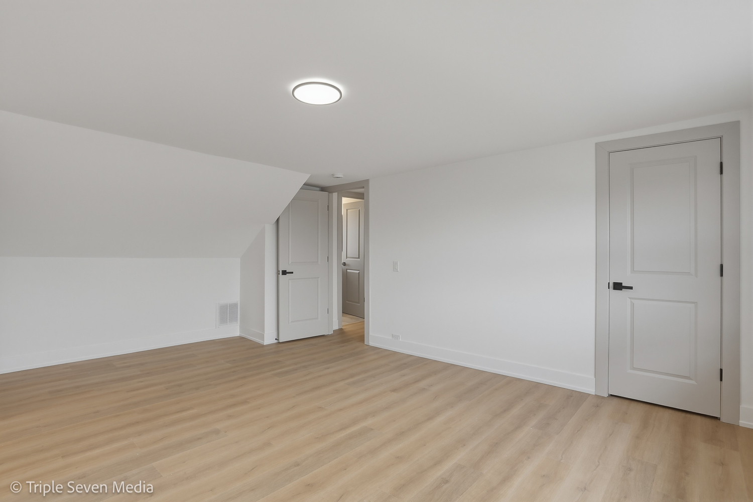 5831 81st Place Burbank, IL 60459 - Photo 24 of 31 a view of an empty room