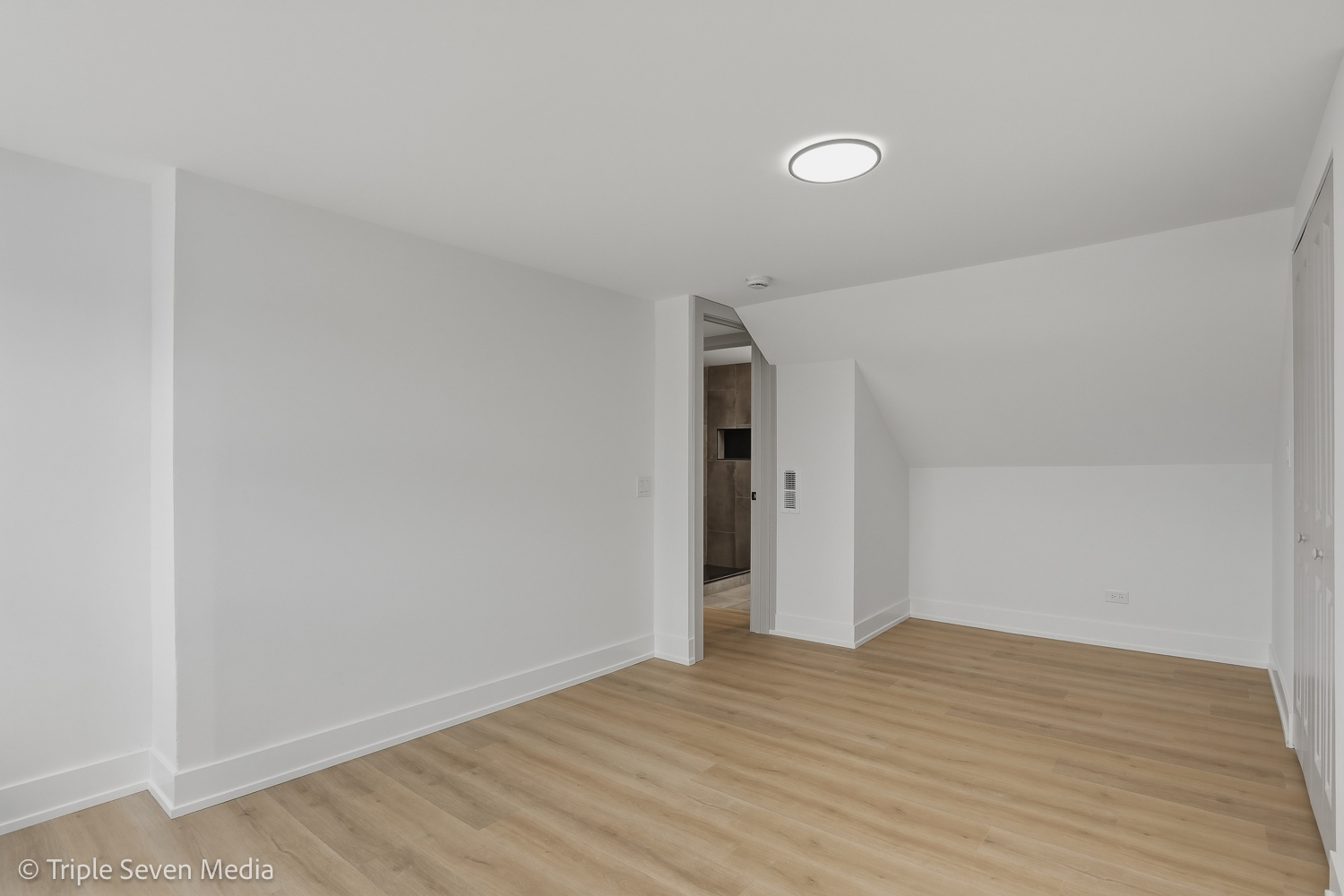 5831 81st Place Burbank, IL 60459 - Photo 28 of 31 a view of an empty room with wooden floor and closet