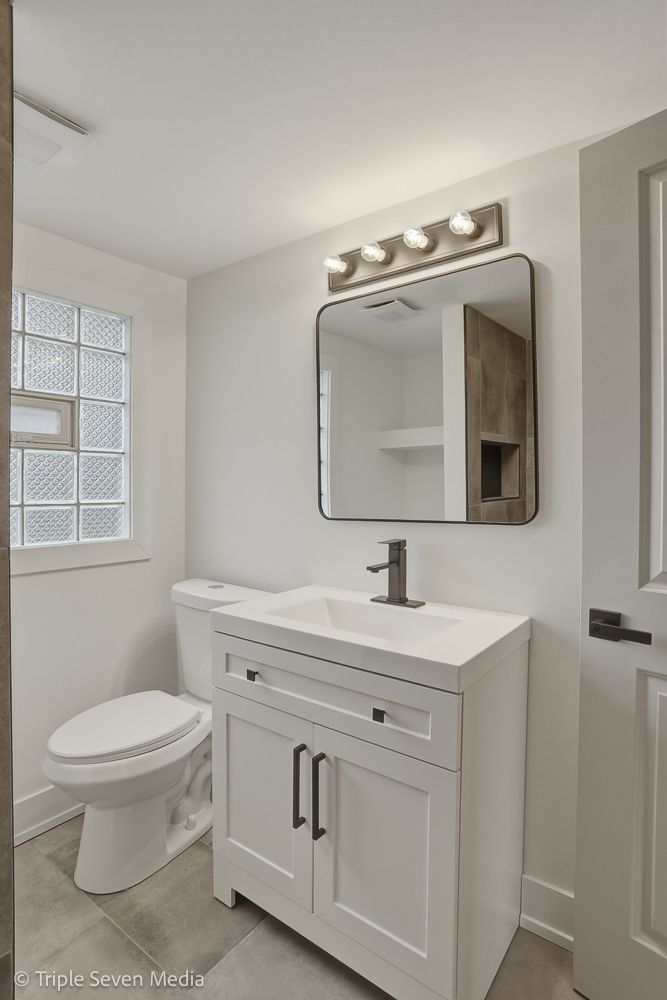 5831 81st Place Burbank, IL 60459 - Photo 30 of 31 a bathroom with a toilet sink and mirror