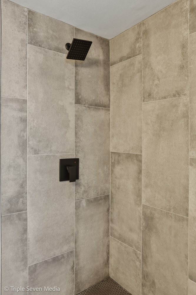 5831 81st Place Burbank, IL 60459 - Photo 31 of 31 a bathroom with a shower