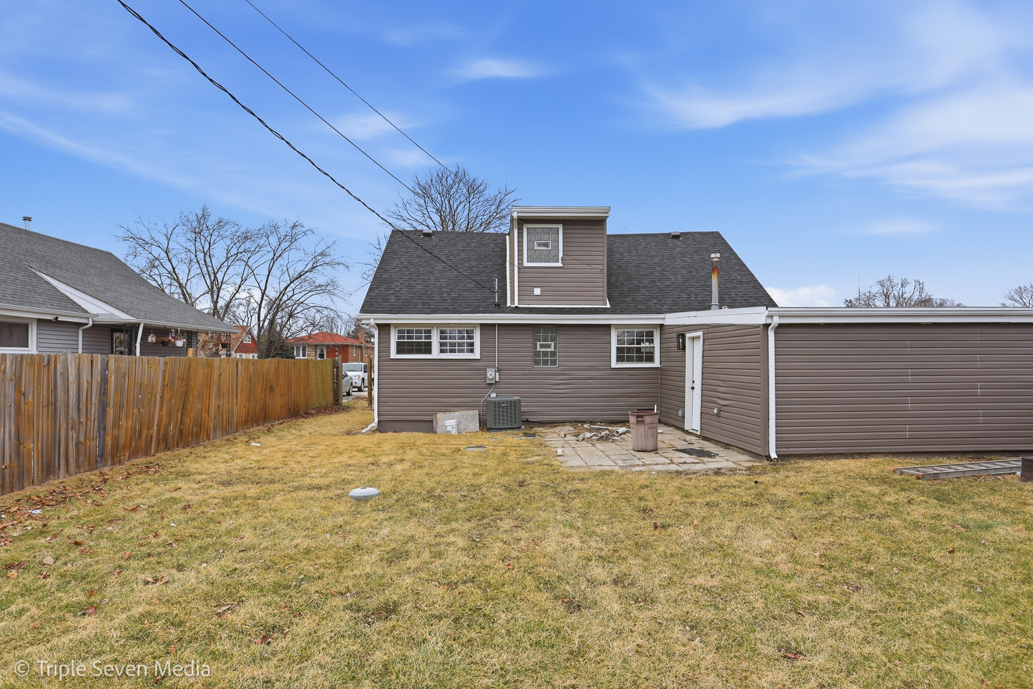 5831 81st Place Burbank, IL 60459 - Photo 7 of 31 a view of a house with a yard