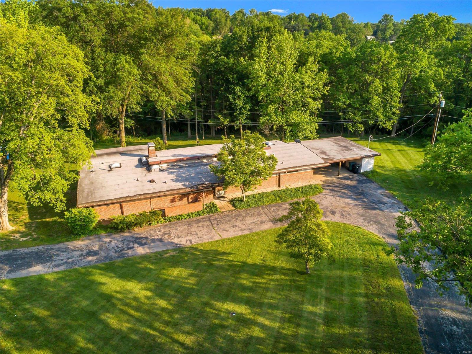 1960 Rayner Road St. Louis, MO 63122 - Photo 1 of 34 Gallery Image 1