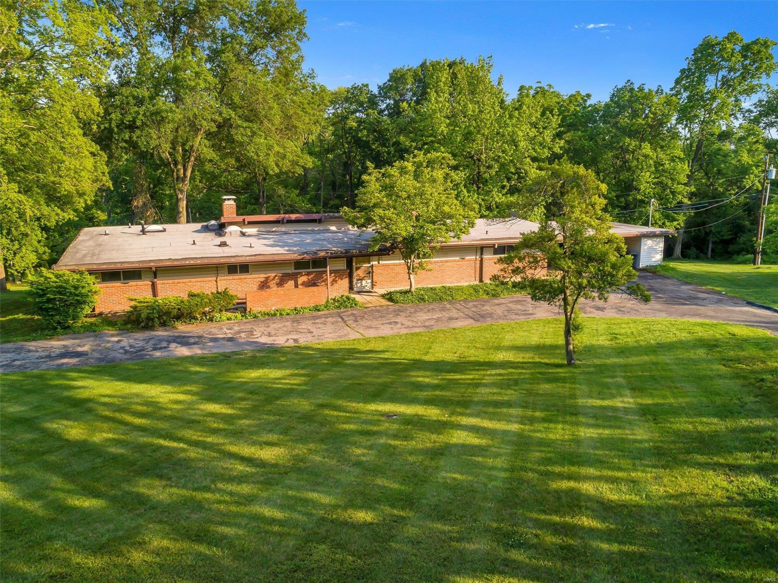 1960 Rayner Road St. Louis, MO 63122 - Photo 3 of 34 Gallery Image 3