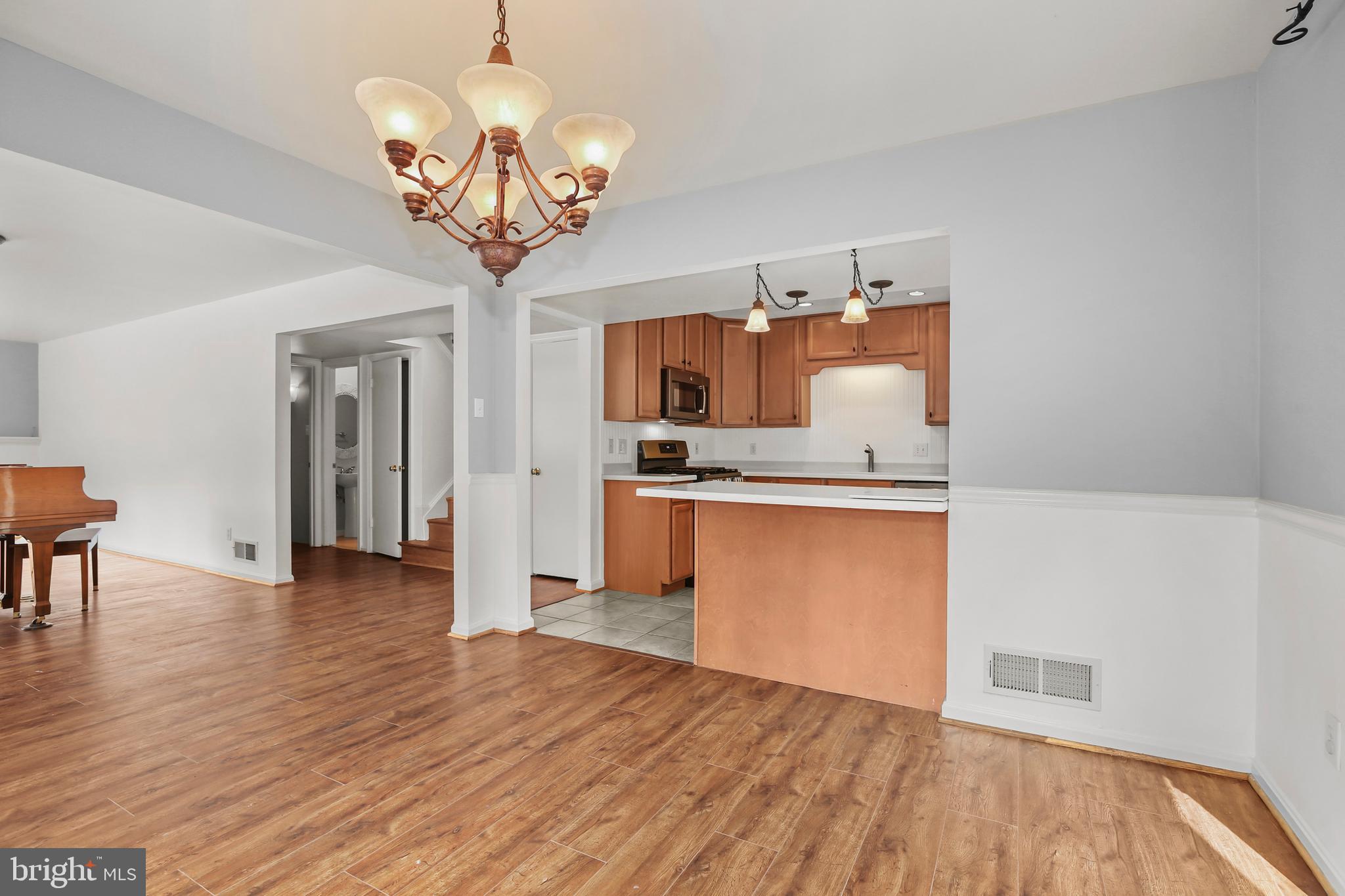 8510 Thames Street Springfield, VA 22151 - Photo 4 of 26