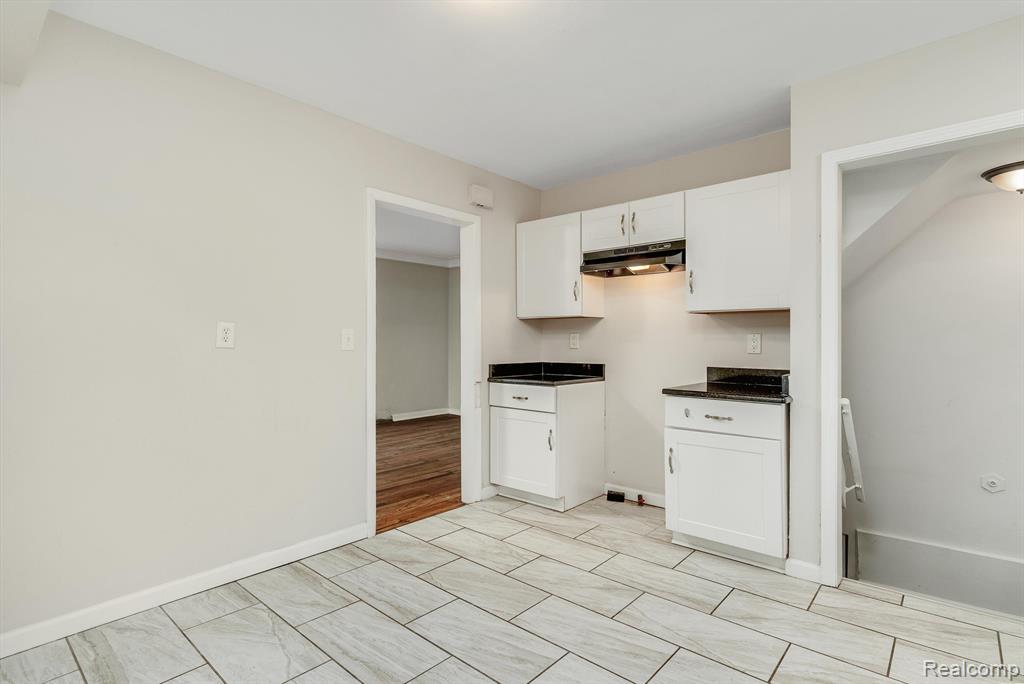 21805 Rausch Avenue Eastpointe, MI 48021 - Photo 14 of 33