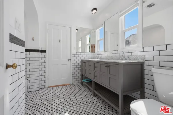 $12,995 | 1170 South Beverwil Drive, Los Angeles, CA 90035