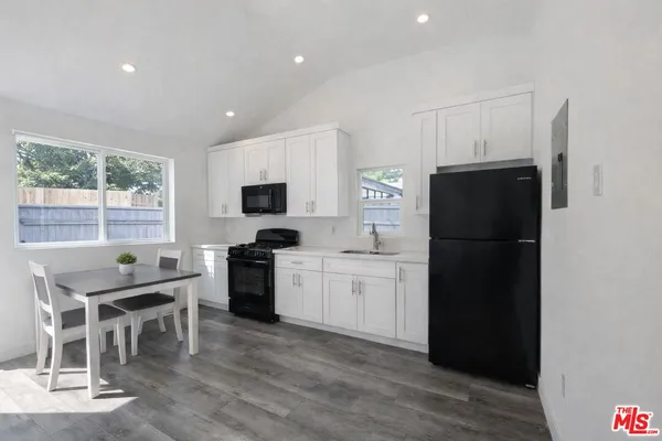 $12,995 | 1170 South Beverwil Drive, Los Angeles, CA 90035