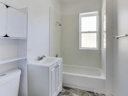 $240,000 | 5000 South Champlain Avenue, Unit 3, Chicago, IL 60615
