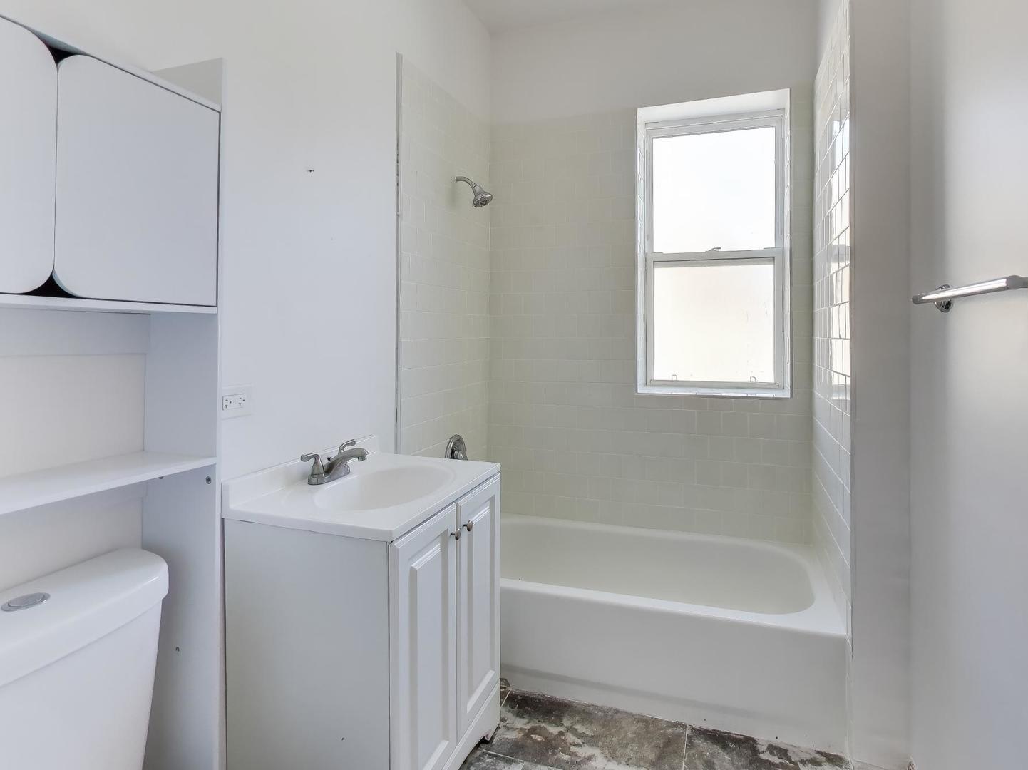 5000 South Champlain Avenue, Unit 3 Chicago, IL 60615 - Photo 11 of 17 a bathroom with a sink a toilet and a bathtub