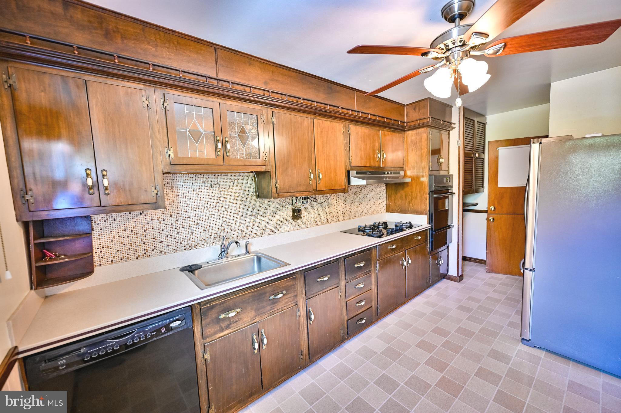 1041 Winsford Road Baltimore, MD 21204 - Photo 6 of 37