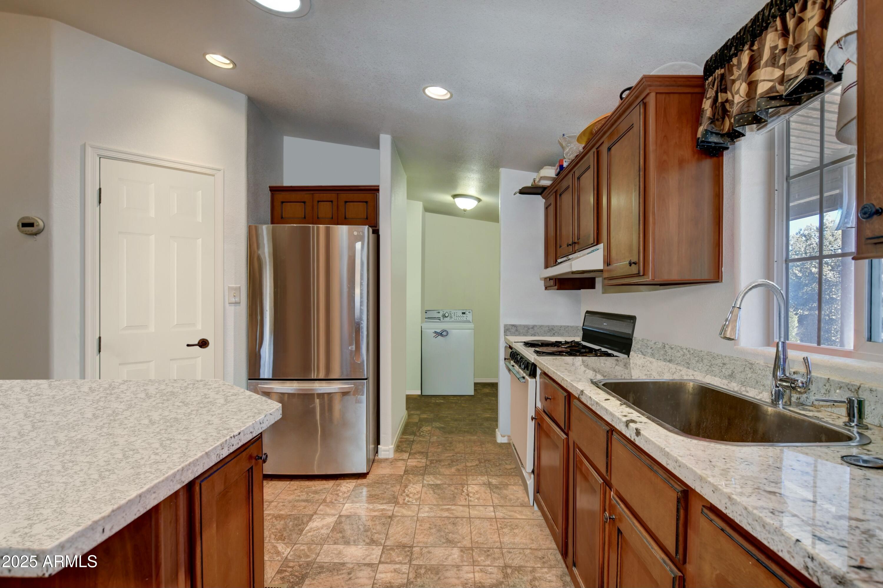 10777 West Raging Crab Road Seligman, AZ 86337 - Photo 11 of 45 All appliances stay