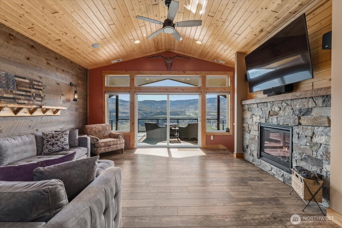 525 Columbia View Road Chelan, WA 98816 - Photo 14 of 40