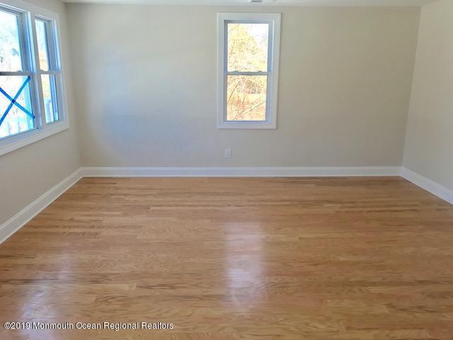 47 Siloam Road Freehold, NJ 07728 - Photo 3 of 11 siloam living rm