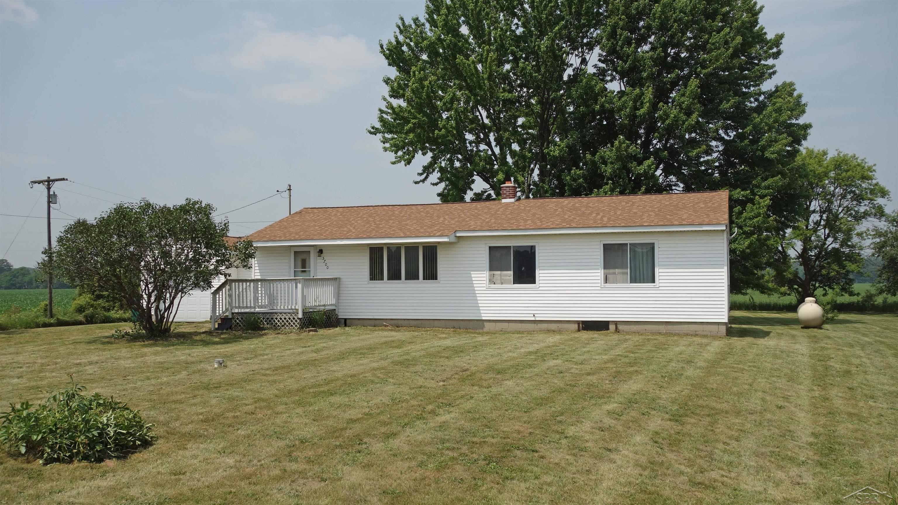 5700 Peet Road Chesaning, MI 48616 - Photo 3 of 32 50113720-2.JPG