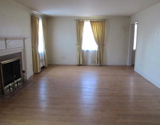 41 Bent Road East Providence, RI 02916 - Photo 3 of 12 Living Room.