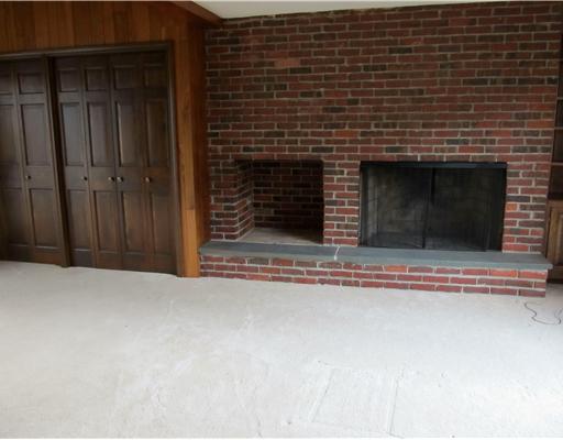 41 Bent Road East Providence, RI 02916 - Photo 5 of 12 Den/Family/Great Room.