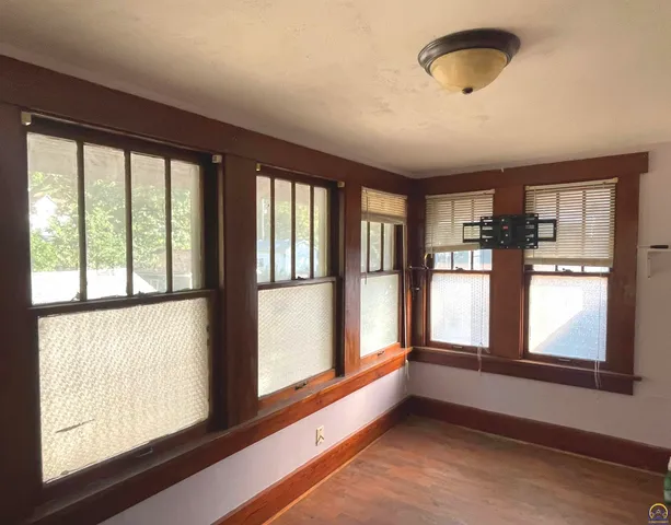 $109,900 | 312 Southwest Elmwood Avenue, Topeka, KS 66606