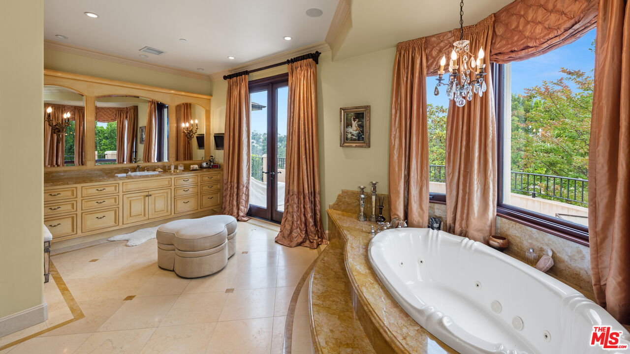 2108 Stratford Circle Los Angeles, CA 90077 - Photo 15 of 29